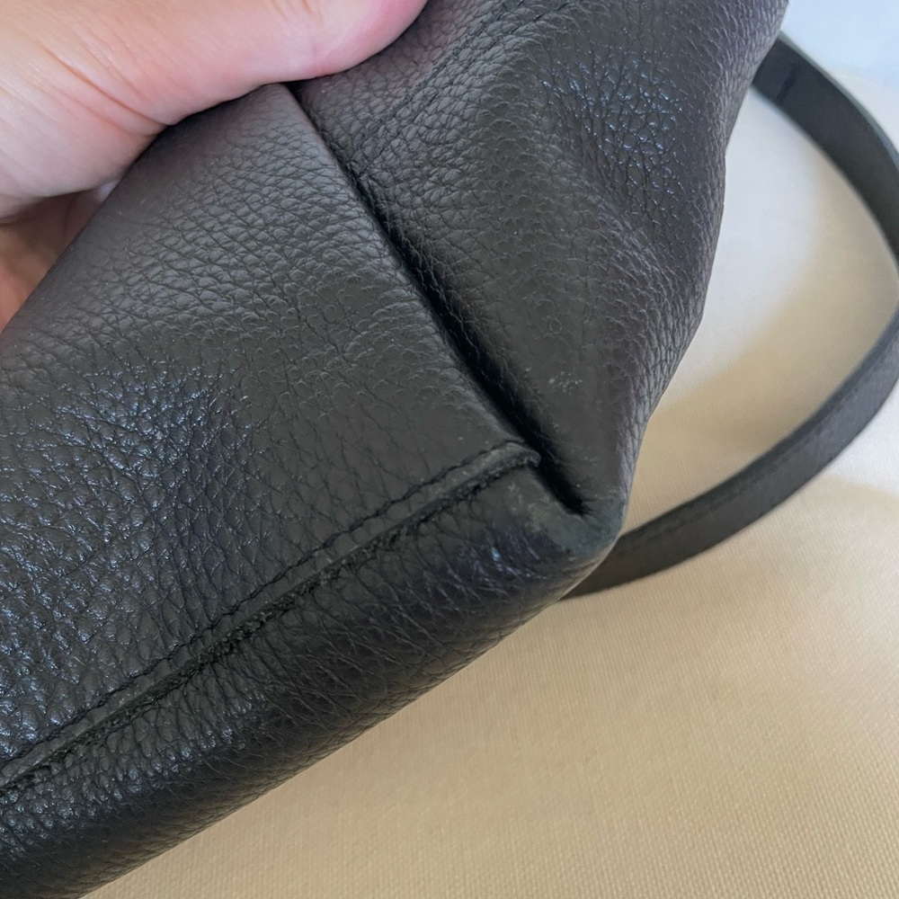 Cuyana Pebbled Leather Carryall Tote Black Crossbody - Picture 15 of 16